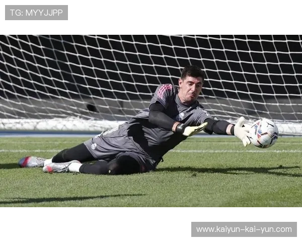 库尔图瓦飞身扑救获赞，赛后称“零封是团队功劳”